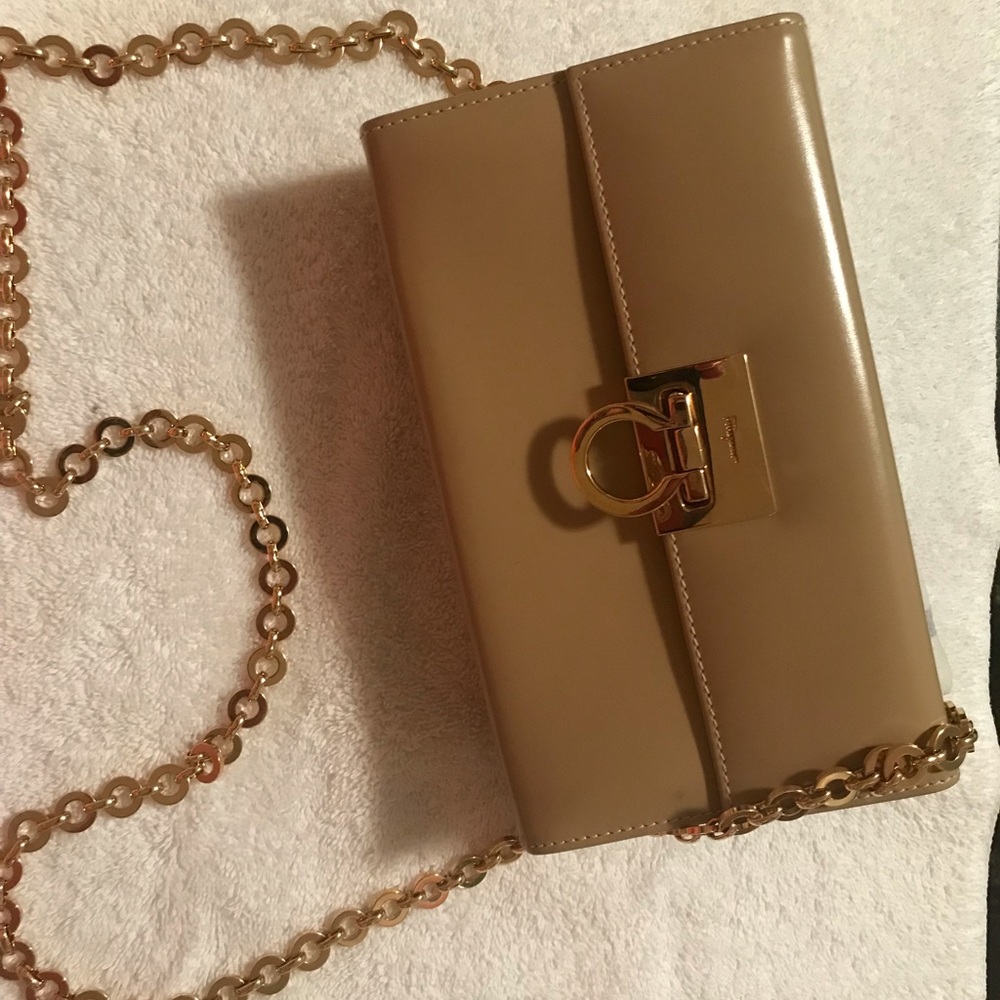 Beautiful Classic Ferragamo Tan Handbag